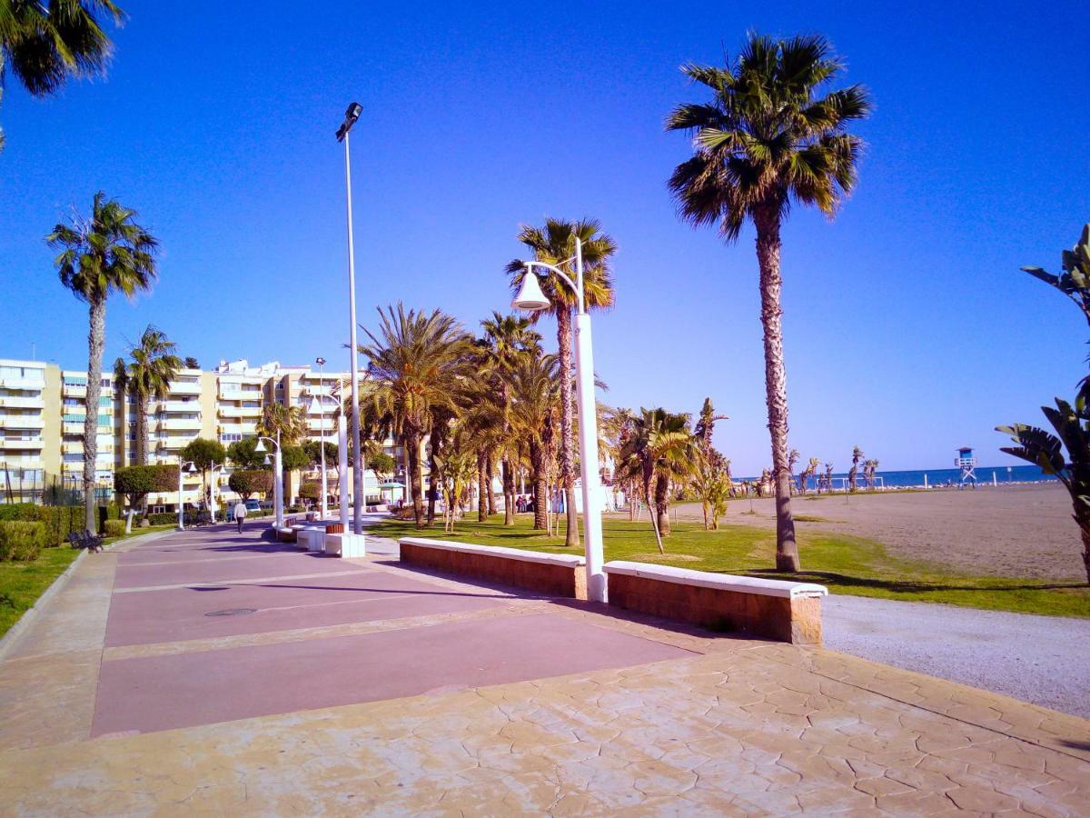 Playa La Cala In Front Of The Beach Free Parking Málaga Extérieur photo